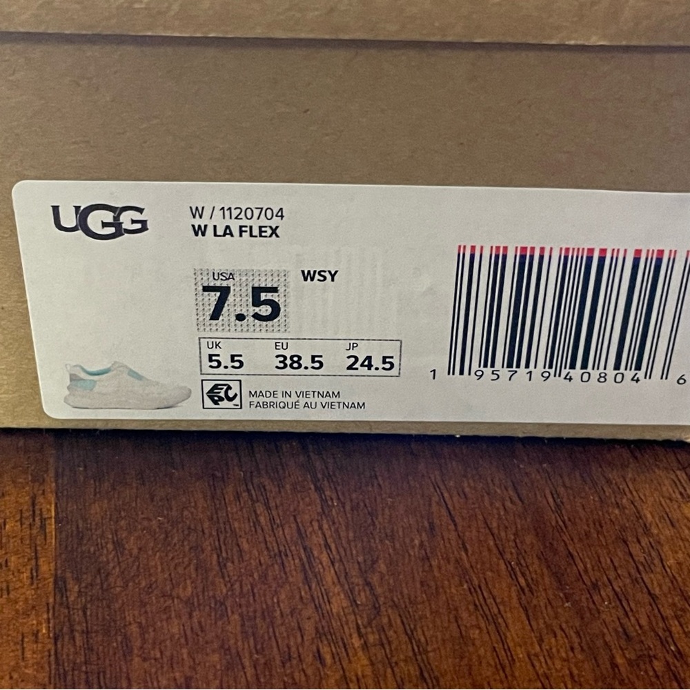 UGG! Womens Shoes! New in box! Ugg Sneakers! Tennis Shoes! - Picture 9 of 9